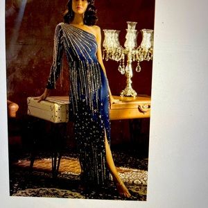 One shoulder leg-slit gown